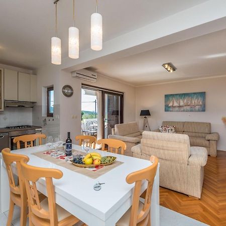 Stedi Apartment Lukoran Bagian luar foto