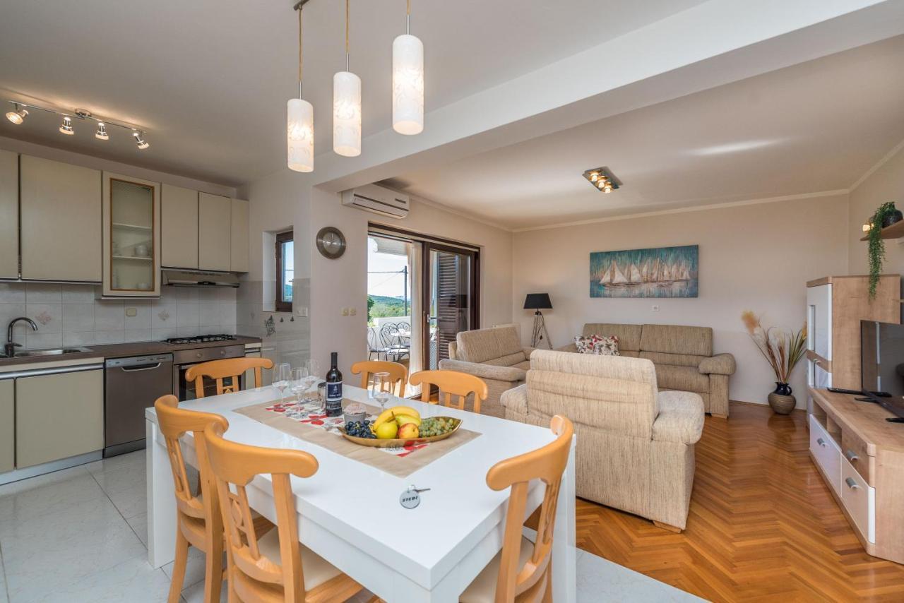 Stedi Apartment Lukoran Bagian luar foto