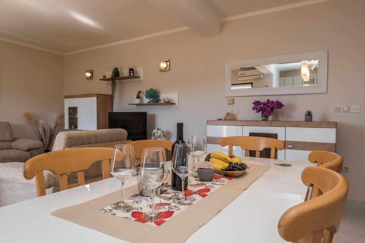 Stedi Apartment Lukoran Bagian luar foto