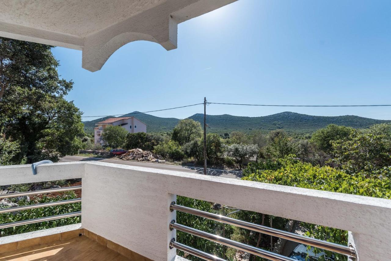 Stedi Apartment Lukoran Bagian luar foto